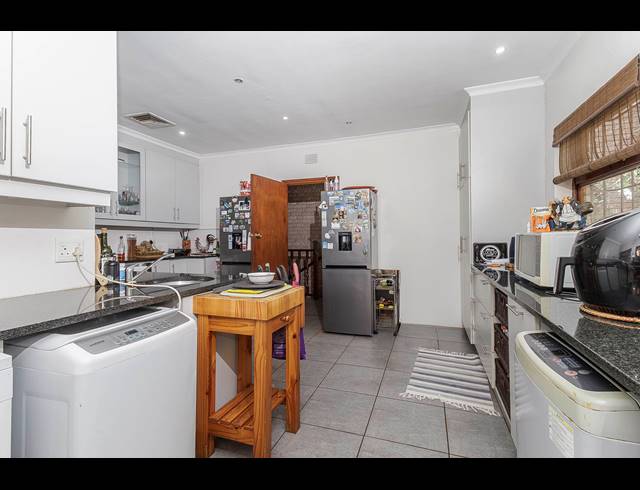 6 BEDROOM HOUSE FOR SALE IN WESTVILLE